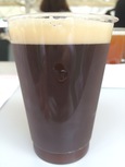 けやき坂にて。
IPA？というかんじでした。
非常に香ばしくて、フルーティーな感じもなく。
とにかくスッキリ目の香ばしいビールという感じです。
口に残る味がパンを思いっきり焦がした部分です。
